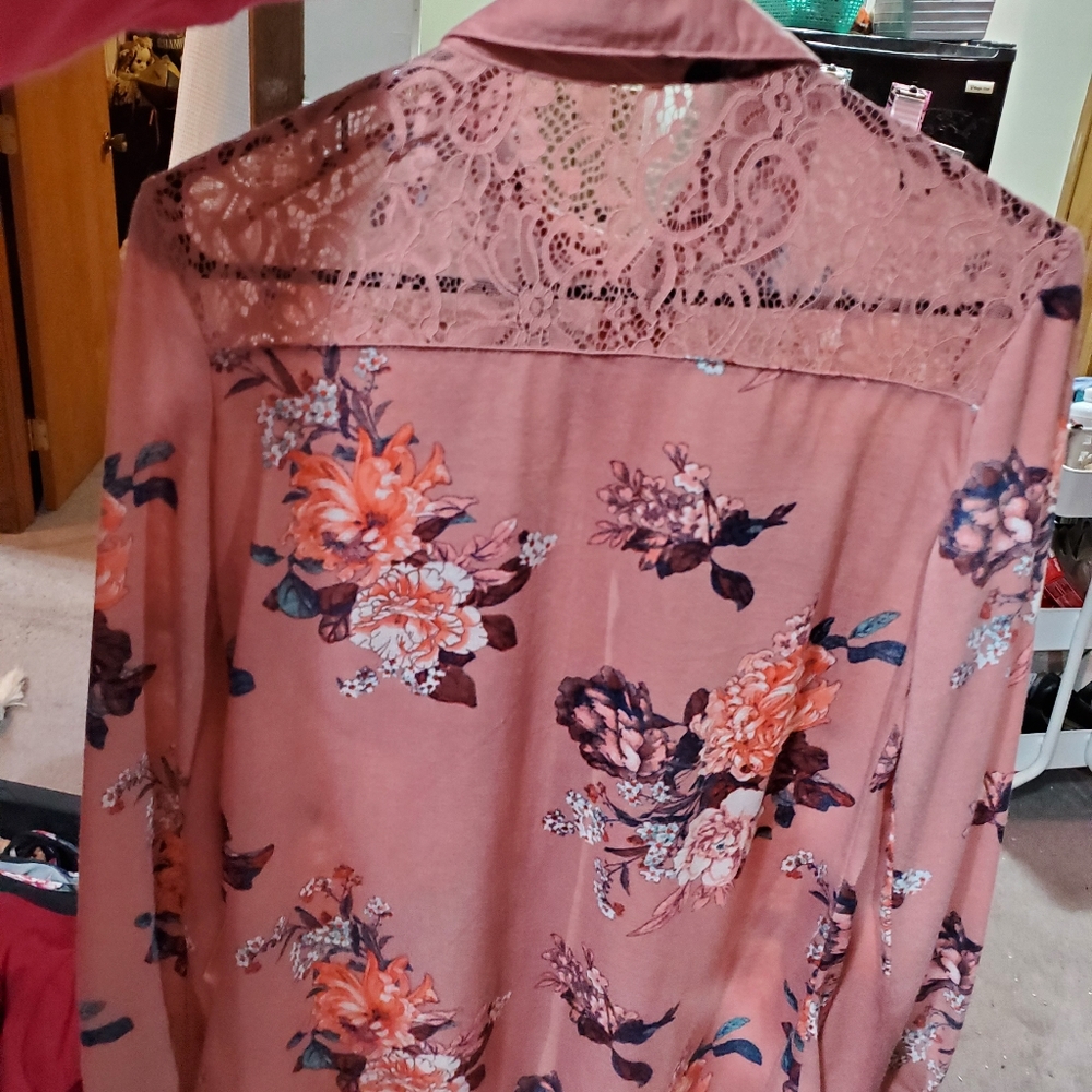 Long sleeve button up - Picture 2 of 3